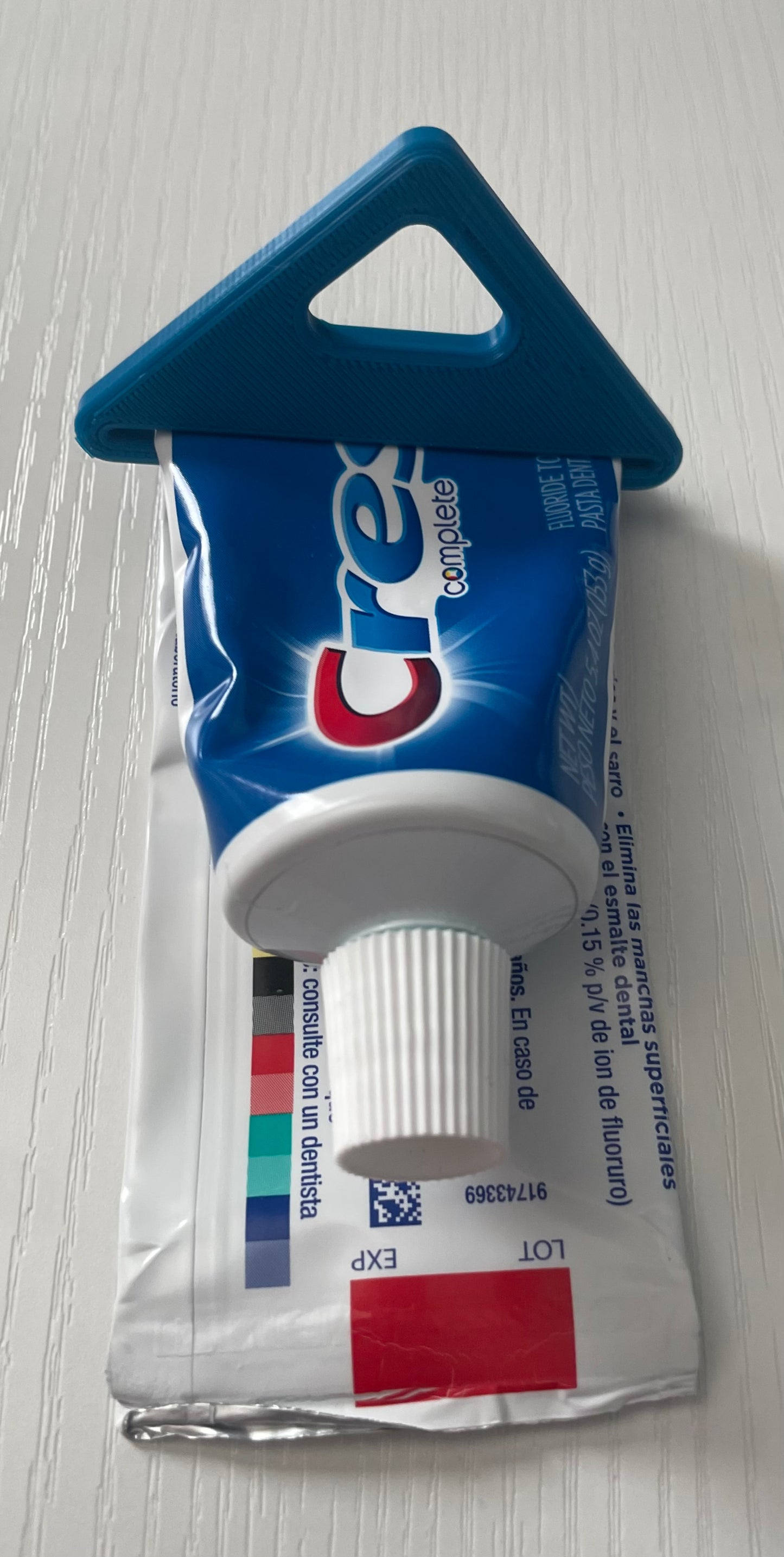 Toothpaste squeezer